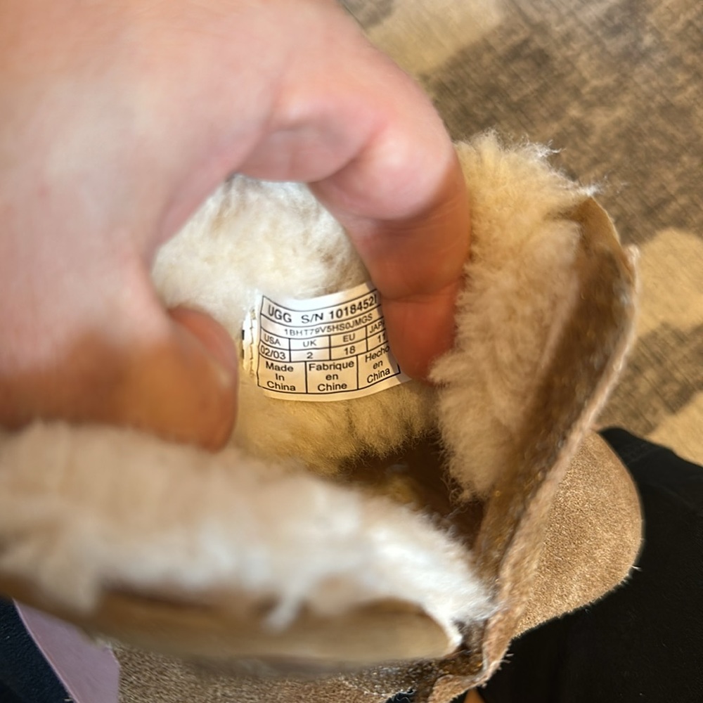 UGG - Picture 4 of 4